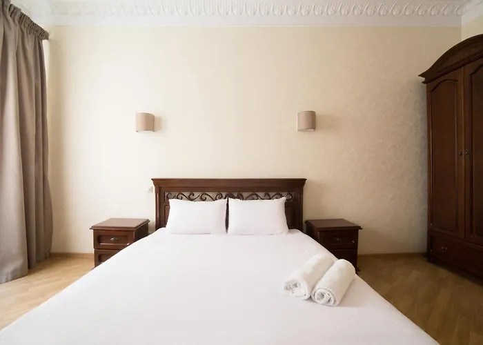 сучасні на площі ринок з 2 ізольованими спальнями для 6 гостей Apartament Lwów