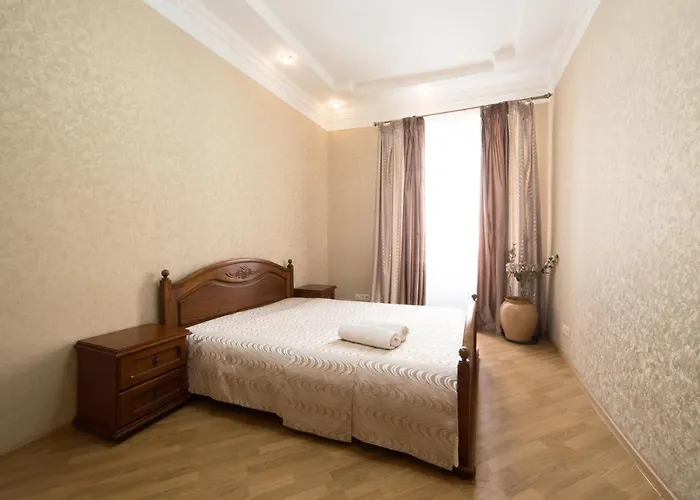 сучасні на площі ринок з 2 ізольованими спальнями для 6 гостей * Lwów